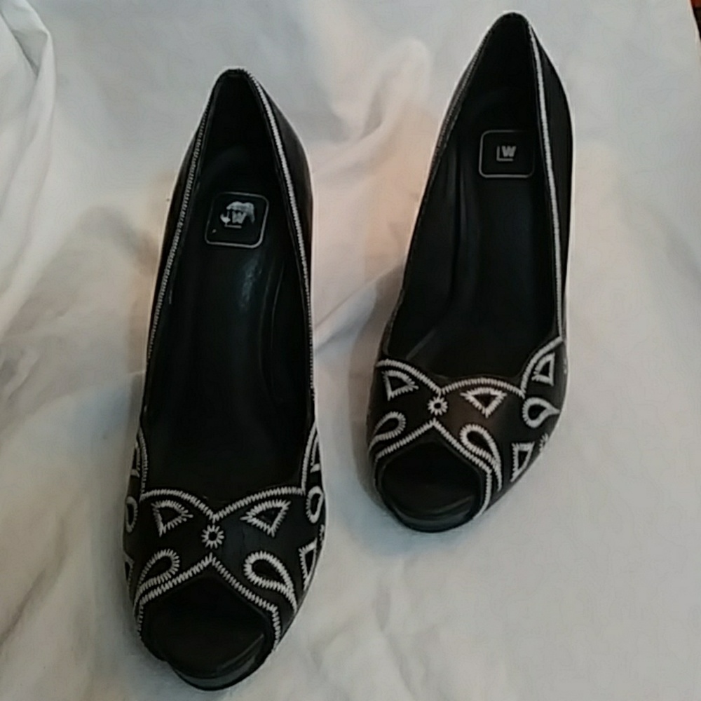 LW black leather open toe heels-sz 6